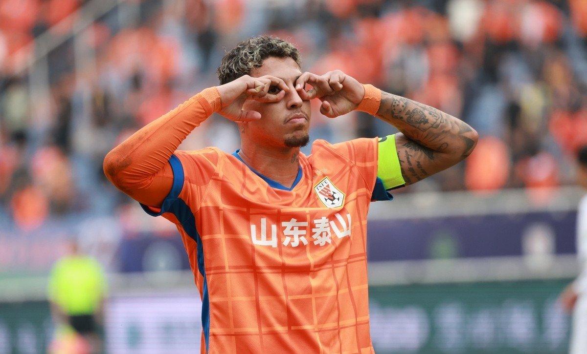 包含今晨阿森纳备战中超，队长鼓劲细节曝光，压力陡增，纪律约束更严格的词条