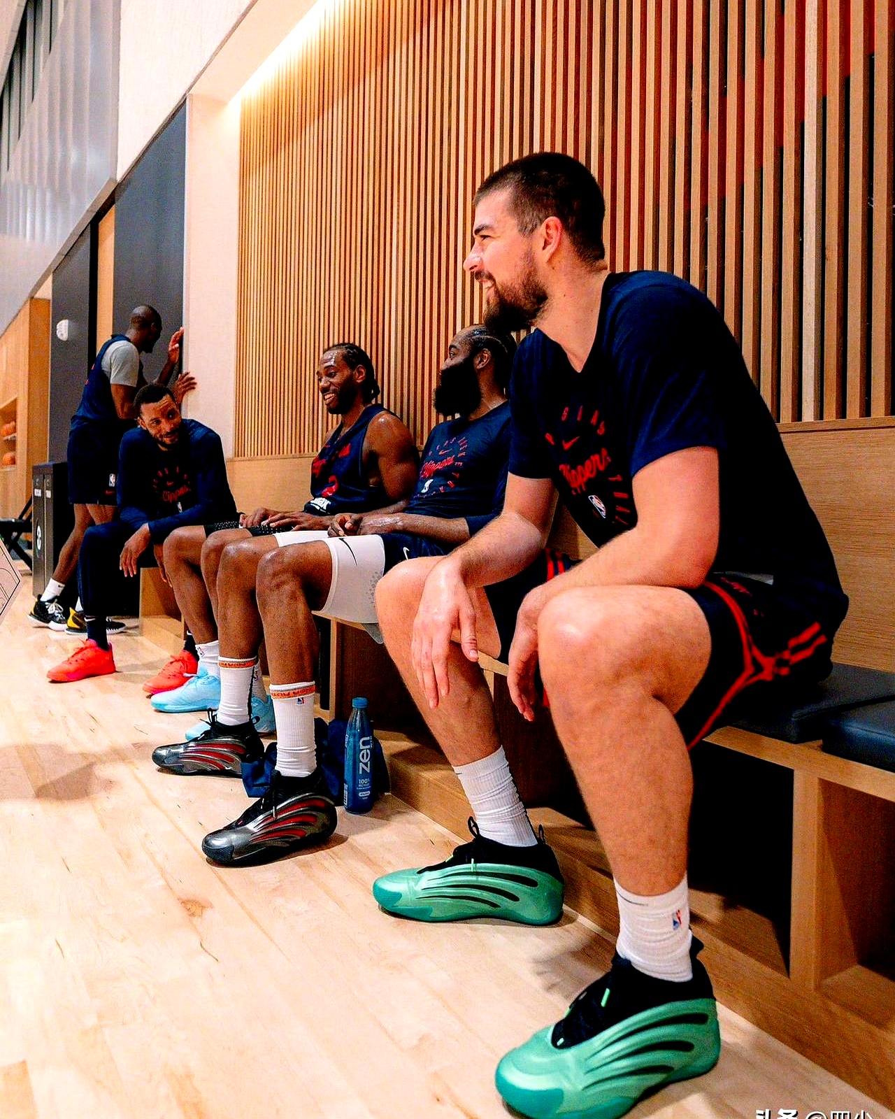 包含CBA季后赛倒计时，洛杉矶快船集结日内部沟通，细节引发关注，媒体盛赞，赛季目标并未改变的词条