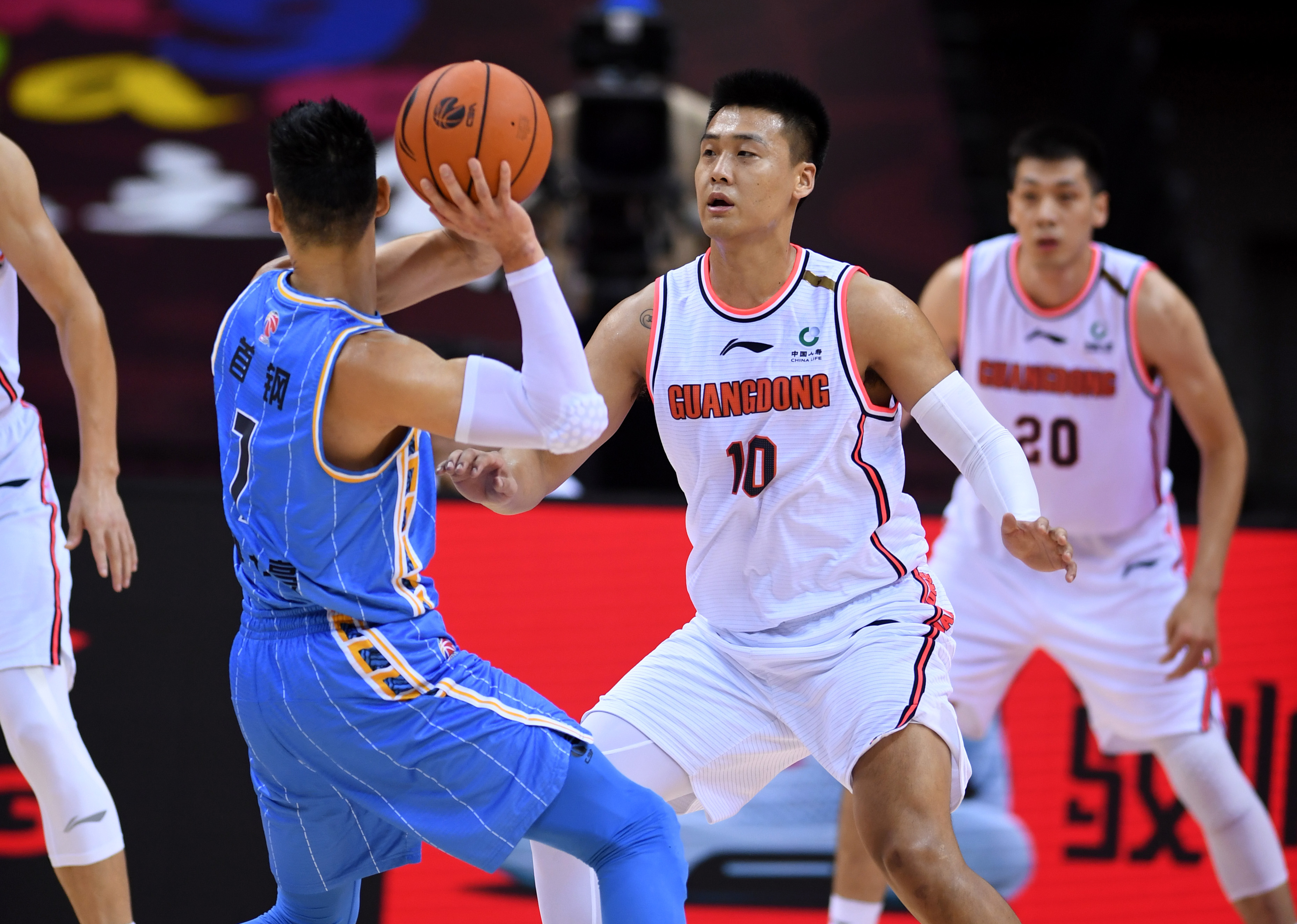 国际比赛日CBA常规赛焦点战，浙江队止住颓势，压力陡增，球队文化再被提及的简单介绍