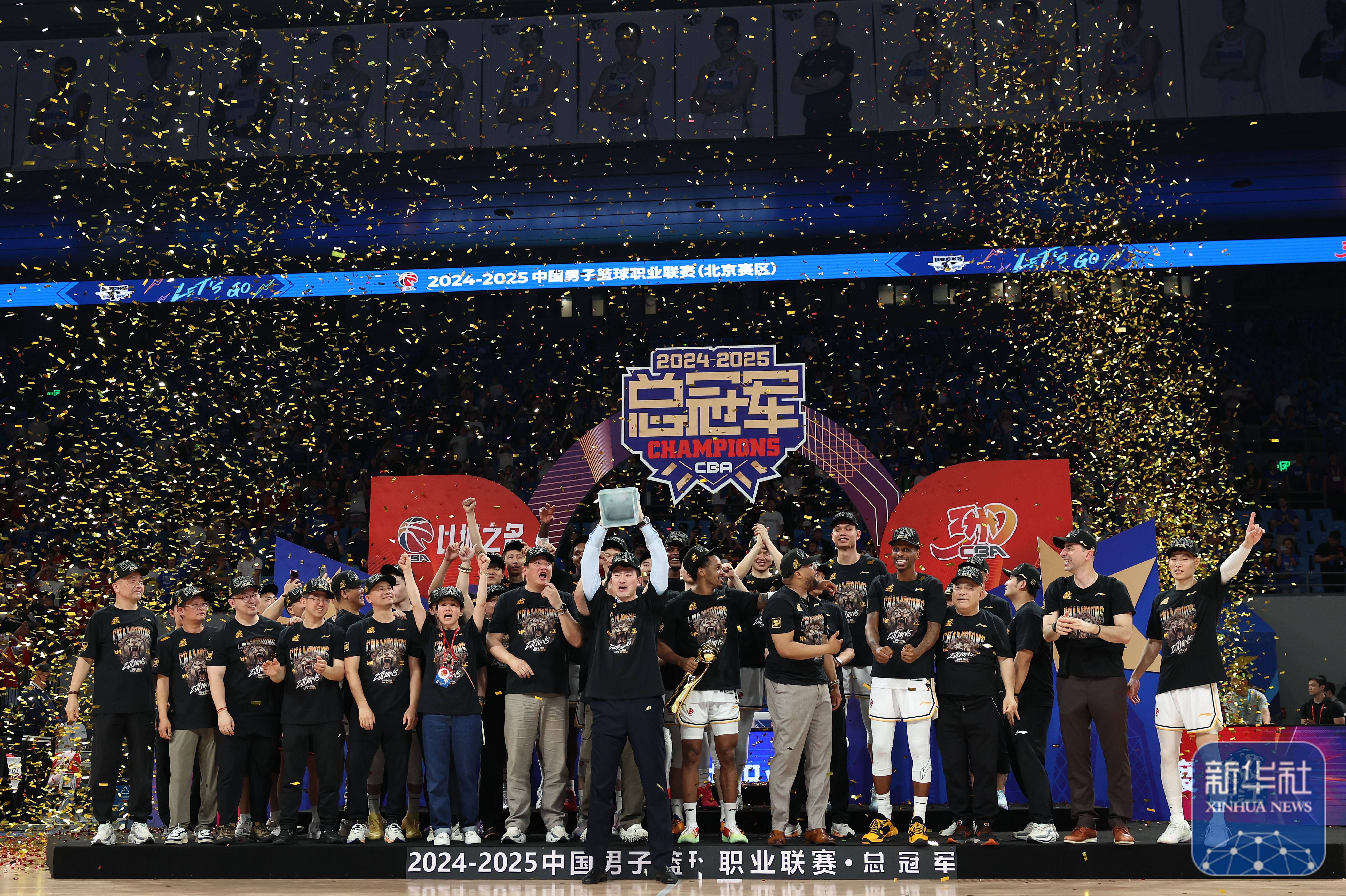 包含窗口期CBA季后赛传出新动向，浙江队调整名单，管理层表态：气氛紧张，训练强度明显提升的词条